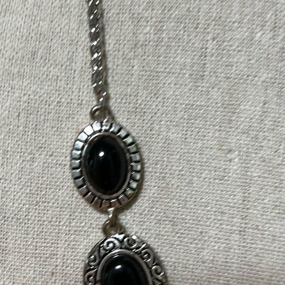 NWT Scroll by Dillard’s Reversible Elegant Black & Silver Necklace #J3 - Picture 3 of 9